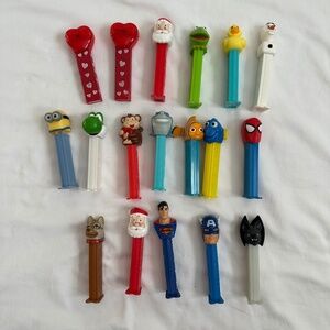 Set of 18 PEZ dispensers - Various Characters